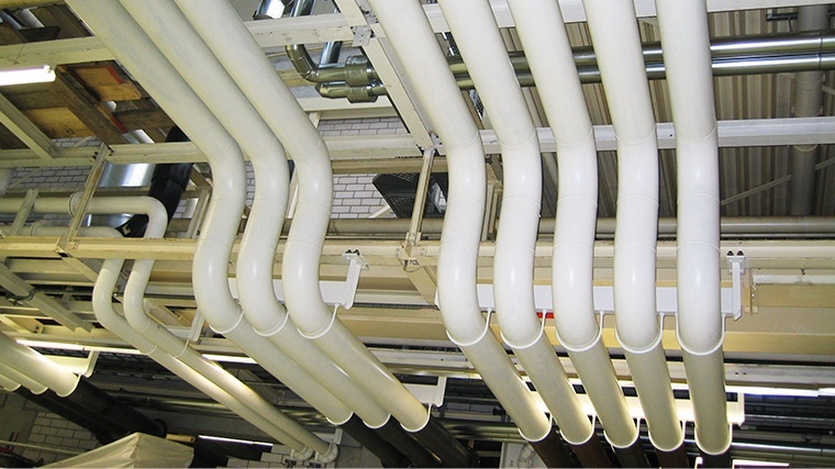 Rohrleitung geschweißt und montiert