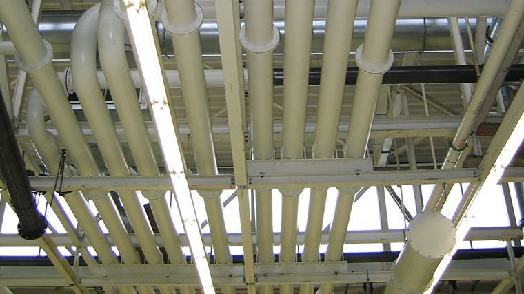 Rohrleitung geschweißt und montiert